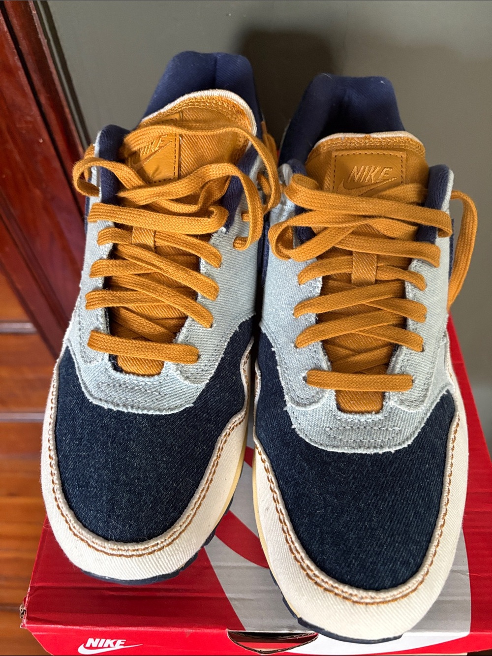 Nike Women’s Denim & Mustard Low-Top Sneakers. Men’s 11.5.